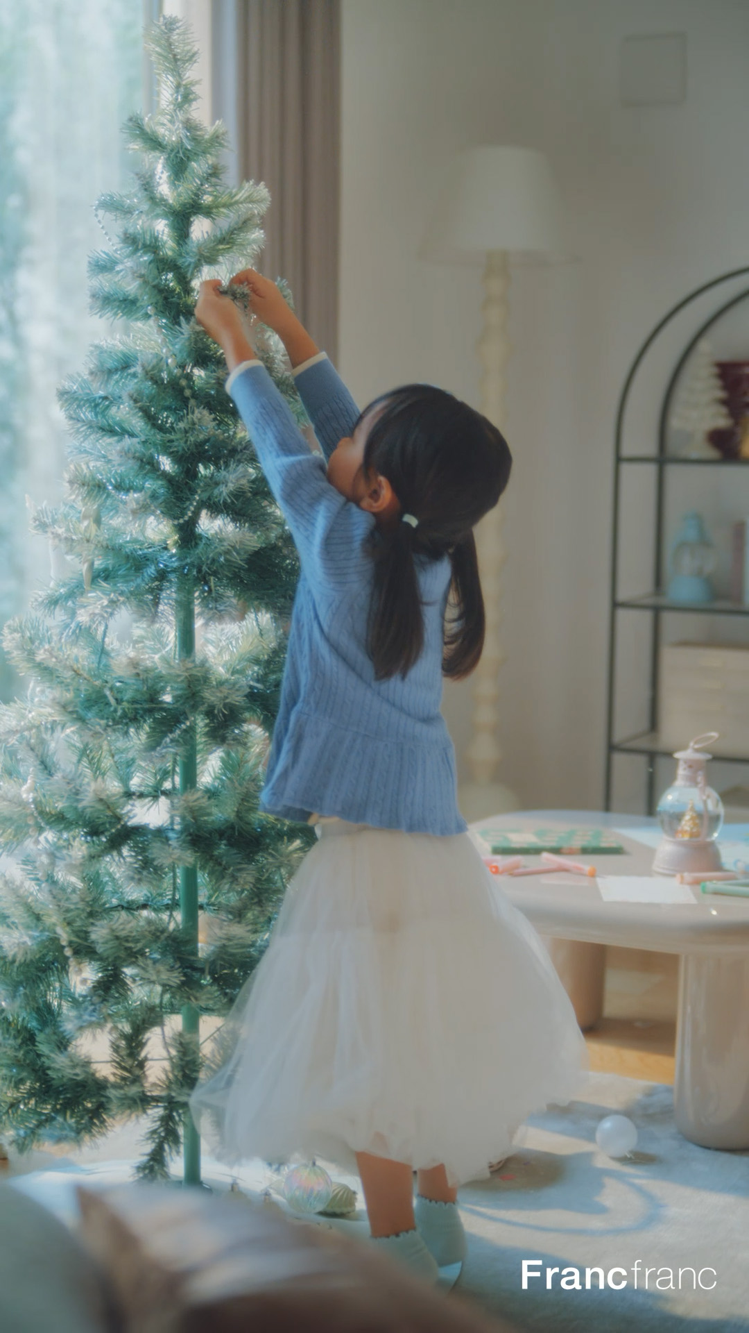 今年のテーマは「誰かの笑顔のために楽しむクリスマス」。2025年